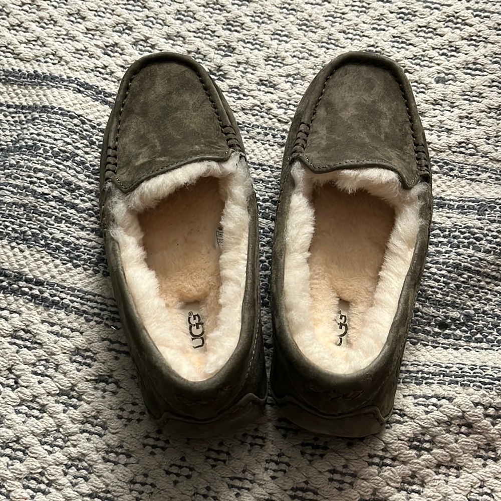 UGG Ansley Slipper Size 8